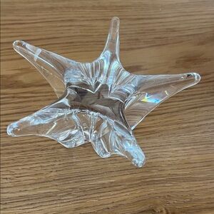 GIFTABLE! DAUM FRANCE Elegant Clear Glass Star -Shaped Art Piece paperweight